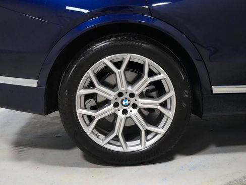 Used 2024 BMW X7 xDrive40i w/ Parking Assistance Package AWD/4WD image 42