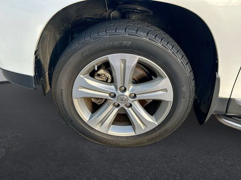 Used 2012 Toyota Highlander Limited FWD image 10
