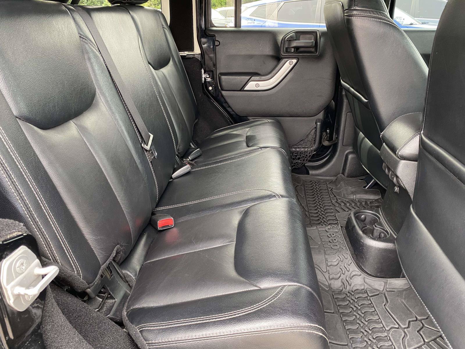 Used 2015 Jeep Wrangler Unlimited Rubicon AWD/4WD image 17