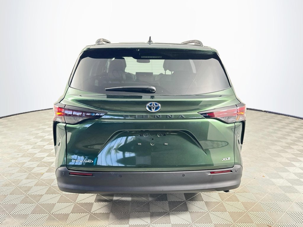 Used 2025 Toyota Sienna XLE AWD/4WD image 6