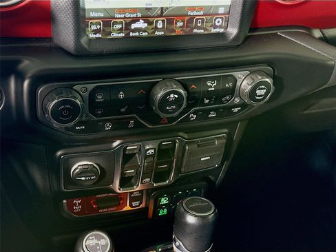 Used 2021 Jeep Gladiator Rubicon AWD/4WD image 10