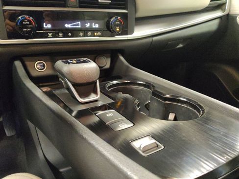 Used 2023 Nissan Rogue SV image 26