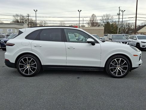 Used 2023 Porsche Cayenne S image 9