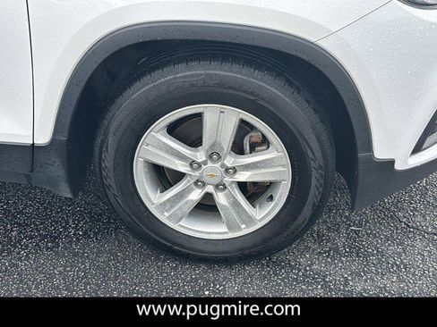 Used 2017 Chevrolet Trax LT w/ LT Convenience Package image 12