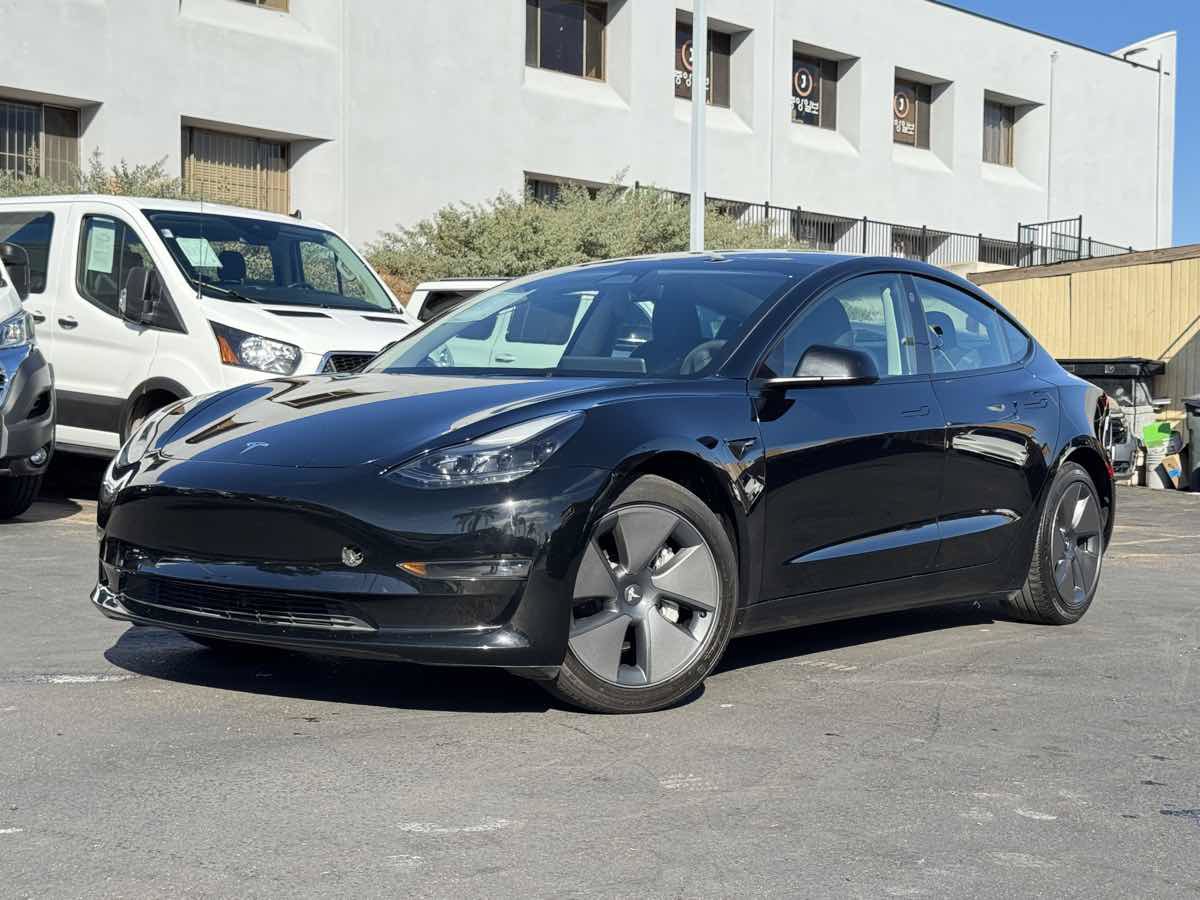 Used 2023 Tesla Model 3 Standard Range RWD image 2