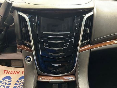 Used 2019 Cadillac Escalade Premium Luxury RWD image 23