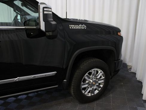 Used 2024 Chevrolet Silverado 2500 High Country w/ High Country Premium Package image 11