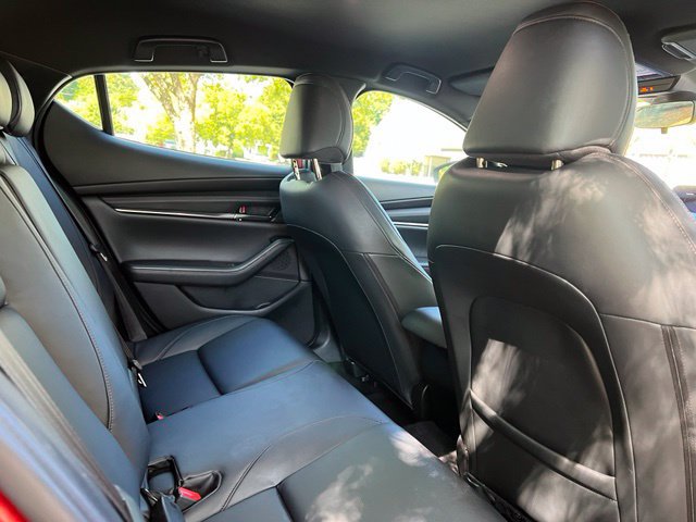 Used 2019 MAZDA MAZDA3 Hatchback w/ Preferred Package FWD image 16