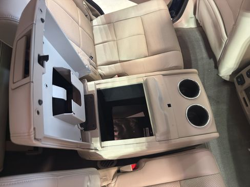 Used 2013 Lincoln Navigator 4WD w/ HD Trailer Tow Pkg image 30