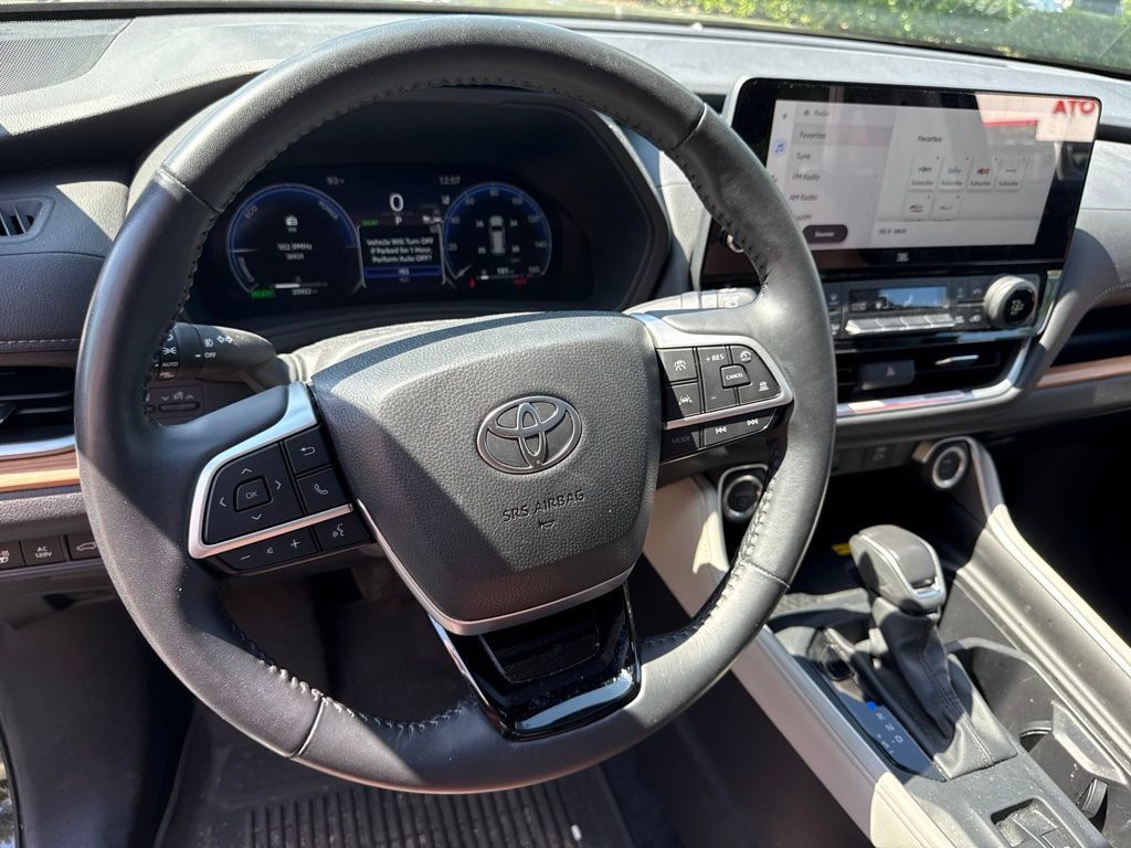 Used 2025 Toyota Grand Highlander AWD Hybrid image 9