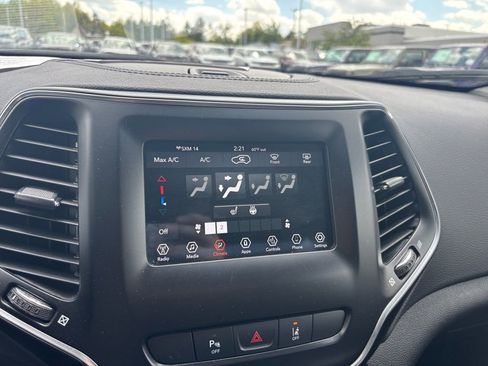 Used 2021 Jeep Cherokee Latitude Plus AWD/4WD image 26