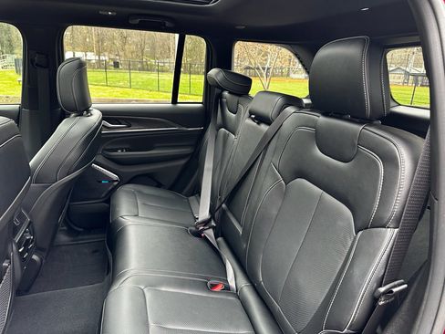 Used 2024 Jeep Grand Cherokee Overland image 26