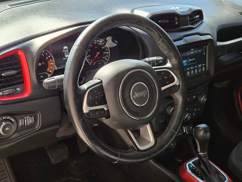 Used 2019 Jeep Renegade Trailhawk w/ Cold Weather Group II AWD/4WD image 9