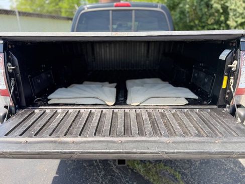 Used 2011 Toyota Tacoma PreRunner w/ SR5 Pkg #2 RWD image 11