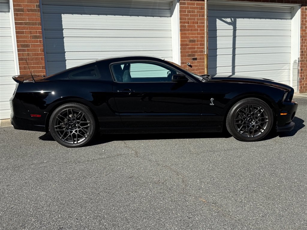 Used 2014 Ford Mustang Shelby GT500 w/ Equipment Group 821A RWD image 32