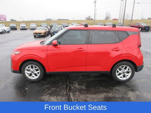 Used 2020 Kia Soul S image 2