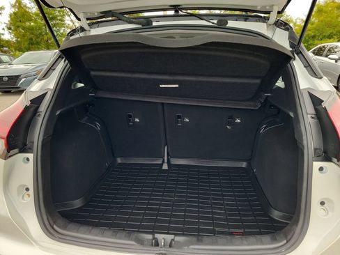 Used 2023 Nissan Kicks SR w/ SR Premium Package FWD image 10