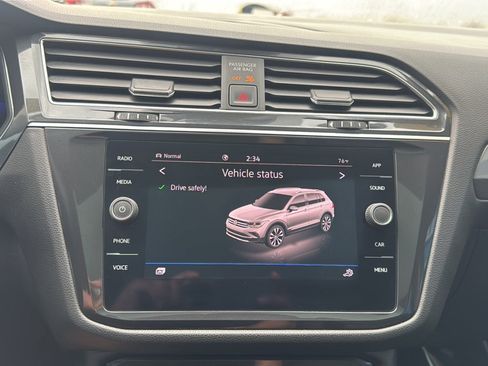 Used 2022 Volkswagen Tiguan SE AWD/4WD image 35
