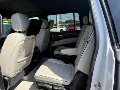 Used 2021 Cadillac Escalade ESV Sport w/ Driver Assist Tech Package AWD/4WD image 17