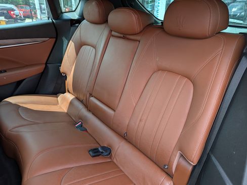 Used 2019 Maserati Levante image 7