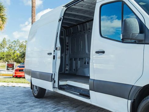 Used 2020 Mercedes-Benz Sprinter 2500 w/ Driver Convenience Package image 10