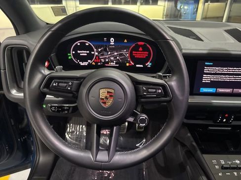 Used 2024 Porsche Cayenne S image 17