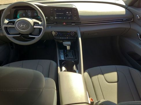 Used 2025 Hyundai Elantra Blue image 14