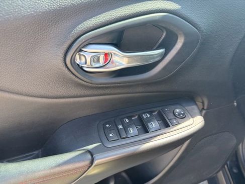 Used 2020 Jeep Cherokee Trailhawk w/ Cold Weather Group AWD/4WD image 12