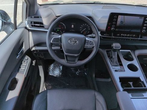 Certified 2024 Toyota Sienna XSE FWD image 16