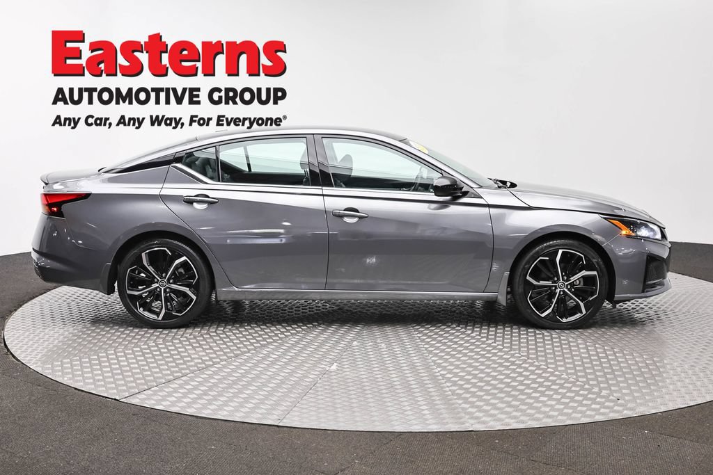 Used 2023 Nissan Altima 2.5 SR FWD image 5
