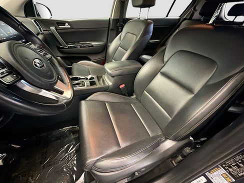 Used 2021 Kia Sportage EX image 11