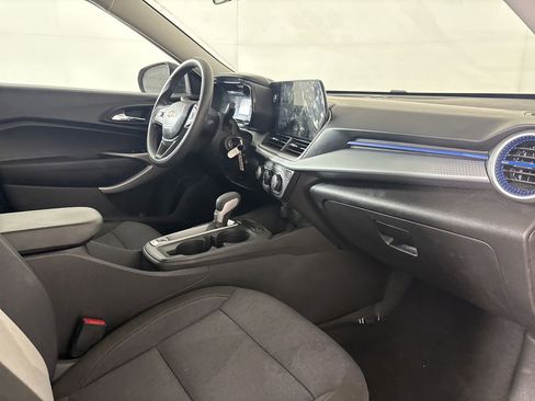 Used 2025 Chevrolet Trax LS FWD image 28