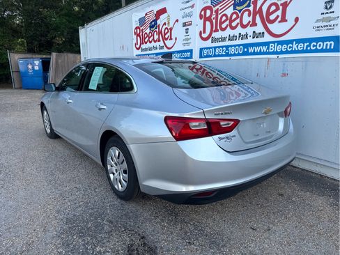 Used 2017 Chevrolet Malibu L FWD image 9