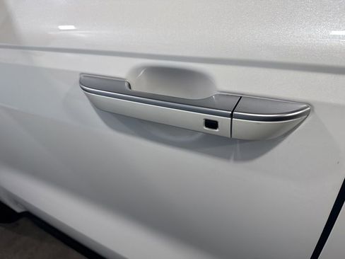 Used 2022 Kia Carnival LX image 13