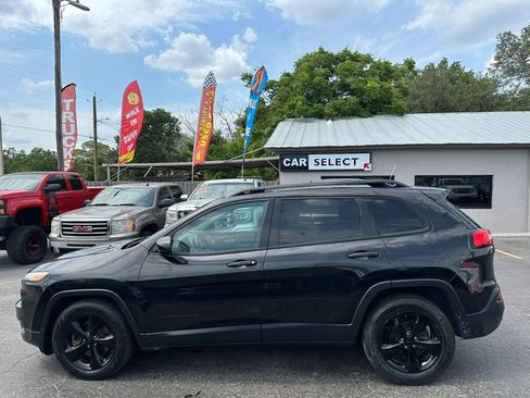 Used 2016 Jeep Cherokee Sport FWD image 8