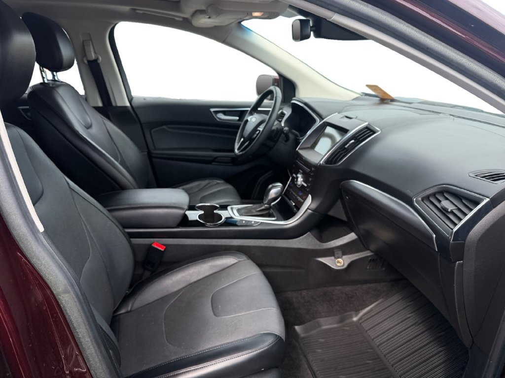 Used 2018 Ford Edge Titanium w/ Equipment Group 302A AWD/4WD image 15