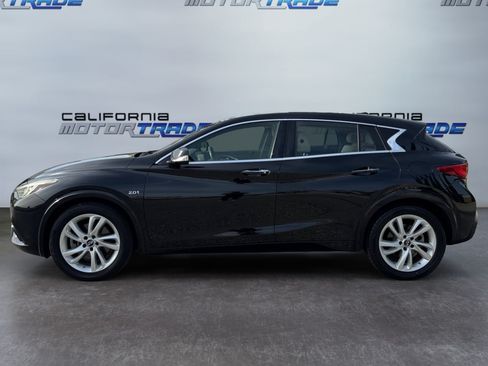 Used 2018 INFINITI QX30 w/ Cargo Package FWD image 8