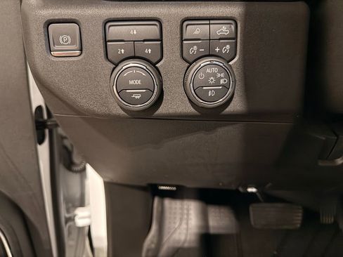 Used 2024 Chevrolet Silverado 2500 LT w/ Z71 Sport Edition image 16