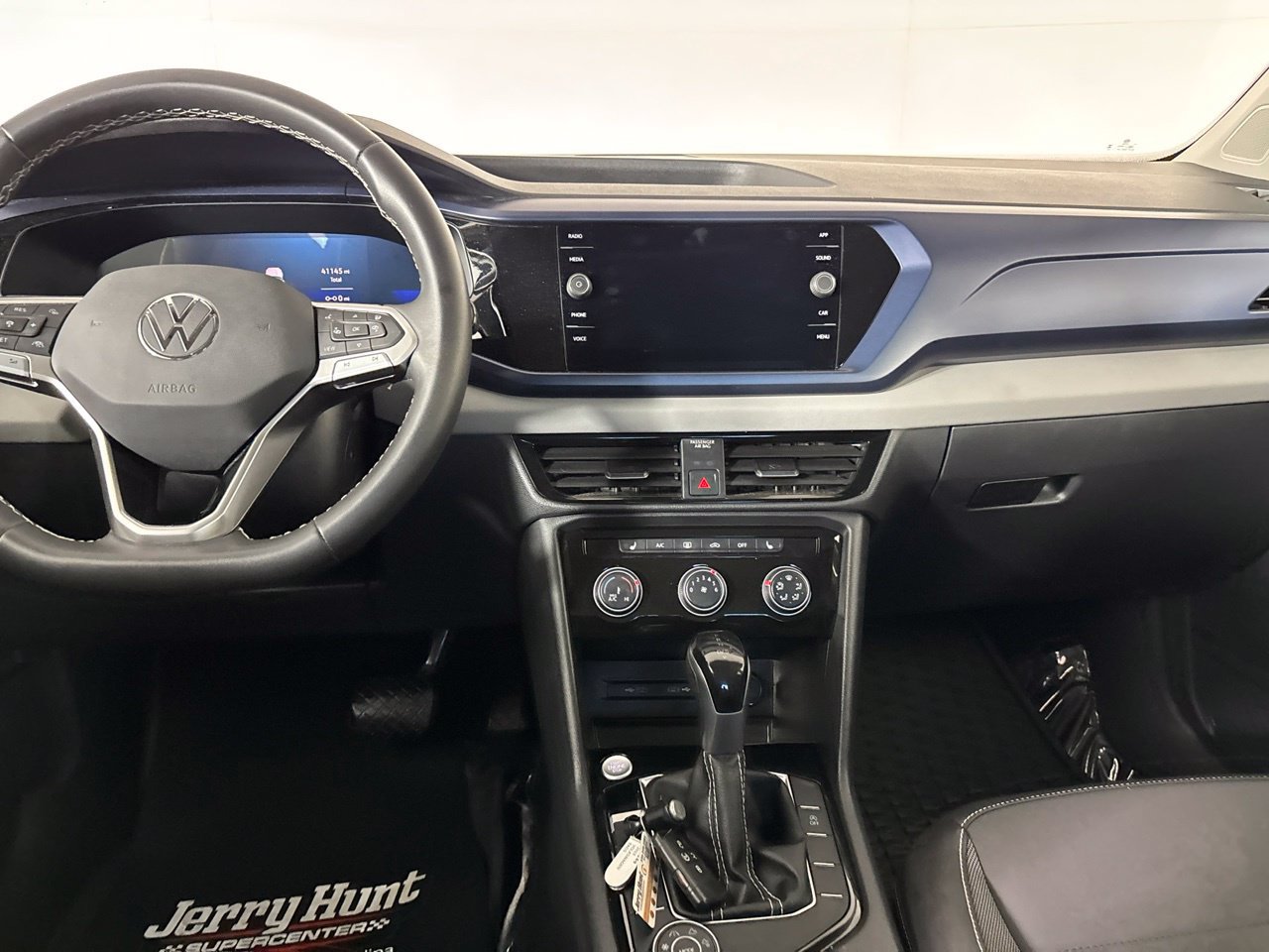 Used 2023 Volkswagen Taos SE w/ Panoramic Sunroof Package AWD/4WD image 24