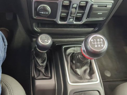 Used 2021 Jeep Wrangler Unlimited Sport AWD/4WD image 25