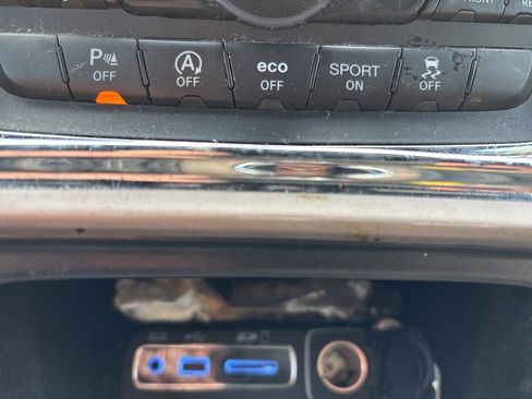 Used 2017 Jeep Grand Cherokee Limited image 15