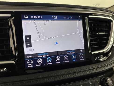Used 2018 Chrysler Pacifica Limited w/ Advanced Safetytec Group FWD image 20