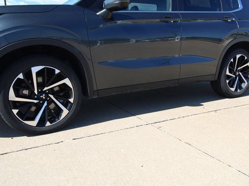 Used 2024 Mitsubishi Outlander SE AWD/4WD image 11
