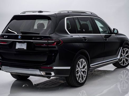 Used 2024 BMW X7 xDrive40i w/ Premium Package image 11