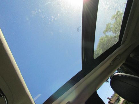 Used 2018 Jeep Cherokee Trailhawk w/ Comfort/Convenience Group image 16