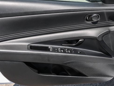 Used 2025 Hyundai Elantra SEL FWD image 30