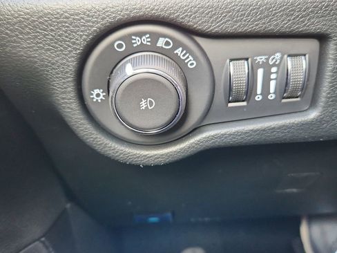 New 2026 Chrysler Pacifica Select w/ S Appearance Package image 28