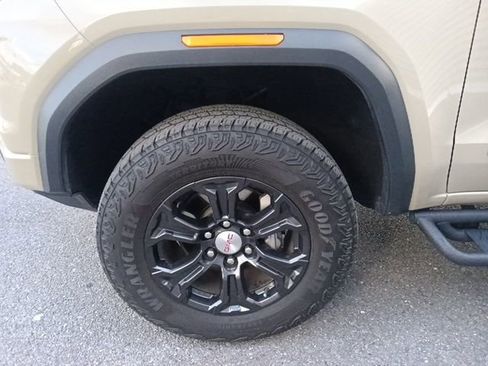 Used 2024 GMC Canyon Elevation w/ Convenience Package image 10