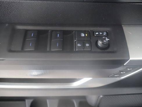 Used 2022 Toyota Tundra Platinum image 3