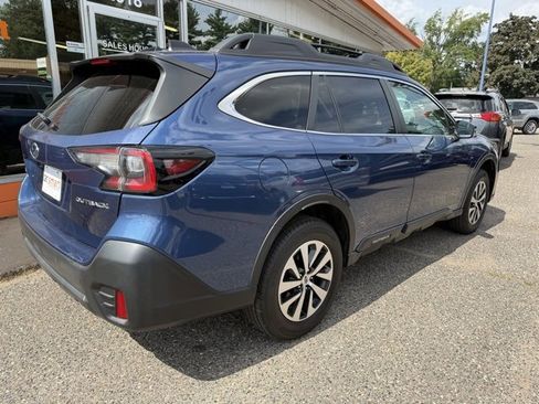 Used 2022 Subaru Outback Premium image 7